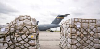 Ελλείψεις σε βρεφικό γάλα στις ΗΠΑ: Με στρατιωτικό αεροπλάνο έφτασε από την Ευρώπη