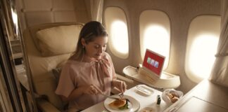 Η Emirates διακρίθηκε για το Wi-Fi και τις γαστρονομικές υπηρεσίες στα 2022 APEX Regional Passenger Choice Awards