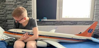 Γυναίκα δηλώνει ερωτευμένη με αεροπλάνο και θέλει να παντρευτούν