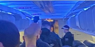 Πιλότος κάλεσε την αστυνομία για να βγουν οι επιβάτες