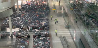 Βρετανία: Εκατοντάδες αποσκευές στοιβαγμένες στον τερματικό σταθμό του Χίθροου