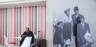 Αεροπορικές πτήσεις: Οι επιβάτες πέταξαν τα κοστούμια