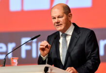 Γερμανία: Αντιδράσεις για τις εικόνες από το κυβερνητικό αεροσκάφος, όπου κανείς δεν φορά μάσκα