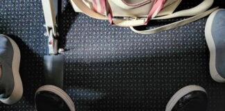 Η «αγενής» κίνηση επιβάτη που δίχασε τους σχολιαστές