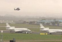 Μπόρις Τζόνσον και Λιζ Τρας πήγαν στον ίδιο προορισμό με άλλο αεροπλάνο