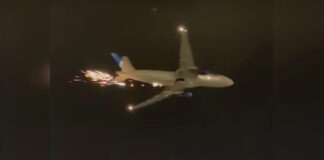 Boeing άρπαξε φωτιά και έχανε κομμάτια στον αέρα