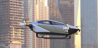 Το πρώτο κινέζικο ηλεκτρικό ιπτάμενο αυτοκίνητο, κάθετης απογείωσης, πέταξε στο Ντουμπάι