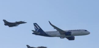 Με εντυπωσιακές επιδείξεις και ξενάγηση στην τεχνική της βάση συμμετείχε η AEGEAN στη γιορτή της Πολεμικής Αεροπορίας