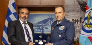 Δίπλα στα στελέχη της Πολεμικής Αεροπορίας η SKY express