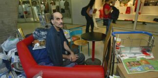 Πέθανε, στο αεροδρόμιο που αγάπησε, ο Ιρανός που ενέπνευσε το The Terminal