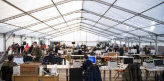 Προσφυγικός καταυλισμός το παλιό αεροδρόμιο του Βερολίνου