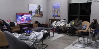 Τουρκία: Σεισμόπληκτοι βρίσκουν καταφύγιο στο αεροδρόμιο Γκαζιαντέπ