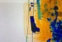 Την έπιασαν στο αεροδρόμιο με χρυσό πιστόλι στις αποσκευές