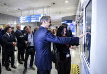 Μητσοτάκης: Αισιόδοξοι για την φετινή τουριστική χρονιά- Συνάντηση με ΣΕΤΕ στο αεροδρόμιο