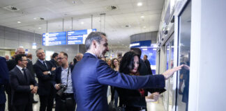 Μητσοτάκης: Αισιόδοξοι για την φετινή τουριστική χρονιά- Συνάντηση με ΣΕΤΕ στο αεροδρόμιο