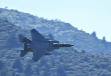 Φωτογράφοι-spotters αεροσκαφών: Επί ώρες καραούλι σε χαράδρες για ένα κλικ