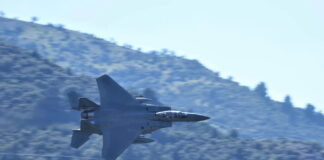 Φωτογράφοι-spotters αεροσκαφών: Επί ώρες καραούλι σε χαράδρες για ένα κλικ