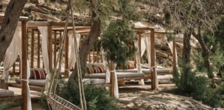 Monastiri Beach Bar & Restaurant: Όλα μοιάζουν καλοκαίρι στο ανανεωμένο beach bar της Πάρου