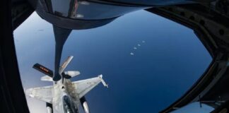 Ελληνικά F-16 εφοδιάζονται στον αέρα από αεροσκάφη της US Air Force