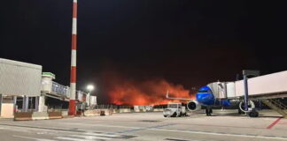 Φλόγες στο αεροδρόμιο του Παλέρμο