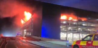 Κλειστό το αεροδρόμιο του Λούτον μετά από φωτιά στο πάρκινγκ