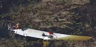 Πιλότος πέρασε εννιά ώρες πάνω στο φτερό του αεροπλάνου μετά τη συντριβή του