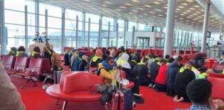 Αντιδράσεις για προσευχή μουσουλμάνων στο αεροδρόμιο του Παρισίου