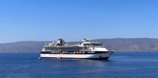 Το Celebrity Infinity της Celebrity Cruises στον Πειραιά