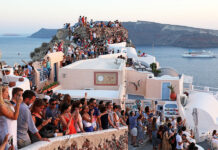 DW: Πώς μπορεί να αντιμετωπιστεί ο υπερτουρισμός; – Τι μέτρα λαμβάνουν οι περιοχές