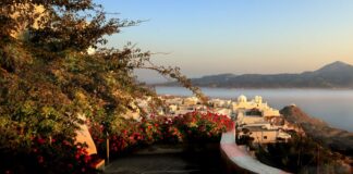 Conde Nast Traveller: Η Μήλος νο1 επιλογή για το 2024