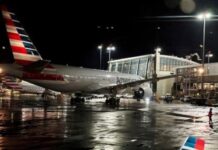 Boeing 777-200 της American Airlines έκανε αναγκαστική προσγείωση εξαιτίας ρωγμής