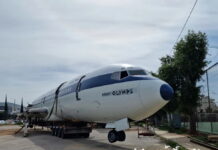 Boeing 727 που αγόρασε ο Ωνάσης το 1968 εκτίθεται στη λεωφόρο Βουλιαγμένης