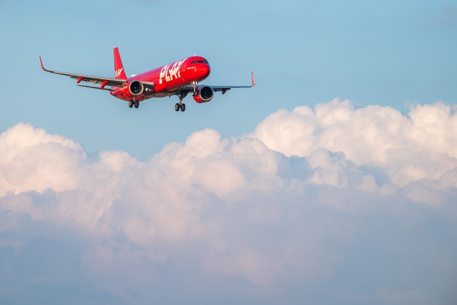 PLAY Aircraft in the Clouds