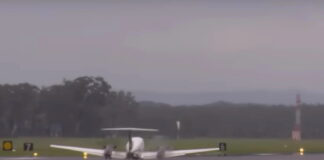 Αεροπλάνο προσγειώθηκε με την κοιλιά λόγω βλάβης στους τροχούς