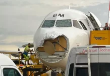 Αεροπλάνο προσγειώθηκε χωρίς μύτη λόγω καταιγίδας στην Αυστρία