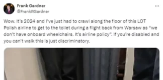 Ντροπή-Ανάπηρος δημοσιογράφος αναγκάστηκε να συρθεί στο αεροπλάνο για να πάει τουαλέτα