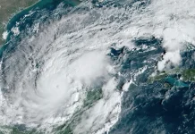 Επιστήμονες πέταξαν δίπλα από τον τυφώνα Μίλτον-Βίντεο από τις αναταράξεις