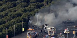 Αεροσκάφος συνετρίβη πάνω σε αυτοκίνητο στις ΗΠΑ