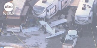 Καλιφόρνια: Αεροπλάνο συνετρίβη σε χώρο στάθμευσης δίπλα σε πίστα αγώνων