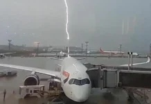 Kεραυνός χτυπά αεροπλάνο της British Airways