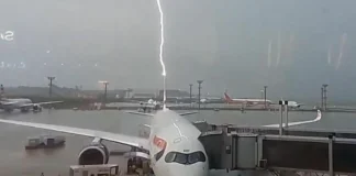 Kεραυνός χτυπά αεροπλάνο της British Airways