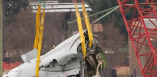 Ανασύρθηκε τμήμα της ατράκτου του αεροπλάνου της American Airlines