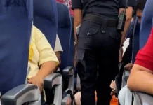 Μπανγκόκ: Επιβάτης απομακρύνθηκε βίαια επειδή δεν χωρούσε στη θέση του