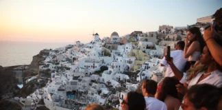 Ποια νησιά των Κυκλάδων πρωταγωνιστούν σε αεροπορικές αφίξεις