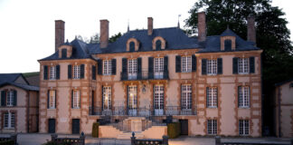 Η σαμπάνια Taittinger σε ένα κομψό ταξίδι στο Minos Beach Art Hotel