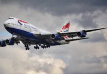 Χάος σε πτήση British Airways: Χειροπέδες σε επιβάτη μετά από επεισόδιο