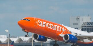 Έξαλλος επιβάτης με 15 μάσκες αναγκάζει πτήση σε έκτακτη προσγείωση