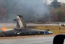 Αεροσκάφος συνετρίβη σε αυτοκινητόδρομο στη Μασαχουσέτη, δύο νεκροί