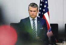 Έκτακτη προσγείωση του αεροσκάφους του Πιτ Χέγκσεθ λόγω ρωγμής στο παρμπρίζ