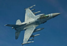 Η ομάδα «ΖΕΥΣ» και ο Σμηναγός Σωτηρίου ανοίγουν την παρέλαση με F-16 Viper